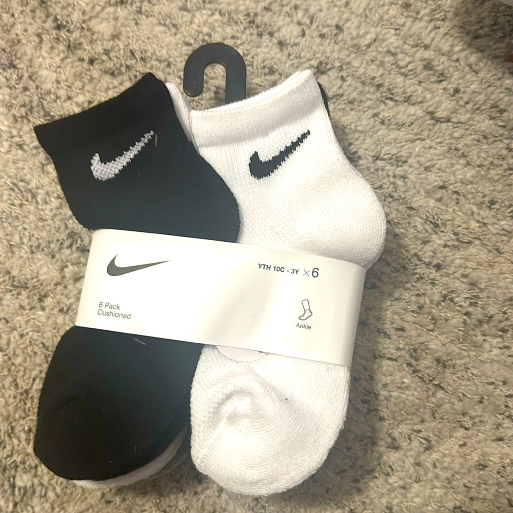 NWT kids Nike socks